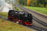 Nach einem Fotozugeinsatz für die IG HSB am 16.10.2015 zwischen Wernigerode Bhf und Wernigerode-Hasserode, kehrt jetzt 99 7240 zur Restaurierung zurück ins Bw Wernigerode, hier gerade zwischen Westerntor und Wernigerode Bhf. (Bild 2)