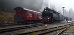 Schmalspurromantik mal im Breitbildformat! Diese, am 16.10.2015 im Bahnhof Schierke entstandene Aufnahme, zeigt 99 6001 vor einem Sonderzug der IG HSB auf der Fahrt zum Brocken.