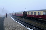 Am 16.10.2015 verläßt P 8936 mit 99 7240 an der Spitze den Brockenbahnhof in Richtung Wernigerode.