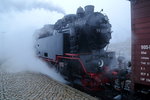 99 6001 vor einem Sonderzug der IG HSB am 16.10.2015 im Brockenbahnhof, kurz vor der Rückfahrt nach Wernigerode.