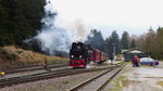 99 7239-9 hat ihre Wasservorräte erfolgreich aufgefüllt und macht sich jetzt mit dem P 8925 (Wernigerode - Brocken) auf den Weg zum Gipfel.
Schierke, 23. Dezember 2015