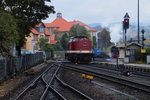 Gerade hat 199 872 am Morgen des 18.10.2015 einen Planzug im Bahnhof Wernigerode bereitgestellt und verläßt diesen jetzt wieder in Richtung Wagenhalle.