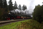 99 7239 mit P 8931 am 18.10.2015 bei der Ausfahrt aus Drei Annen Hohne in Richtung Brocken. (Bild 2)