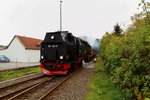 99 7245 mit P 8920 (Nordhausen Nord-Brocken) am 18.10.2015 kurz vor Einfahrt in den Bahnhof Benneckenstein.