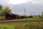 Fahrt des IG HSB-Sonderzuges mit 99 6001 an der Spitze am 18.10.2015 durch die Stieger Wendeschleife. (Bild 2)