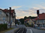 Am Abend wartete ich dann noch auf den Triebwagen aus Eisfeld an der bekannnten Kirchstraße, während langsam die Sonne unterging.