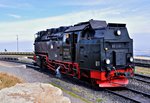 HSB 99 7235 hat am 02.09.16 vor einigen Minuten mit Zug Nr. 8941 den Brocken erreicht. Fr die Fahrt als Zug Nr. 8930 nach Wernigerode setzt sie sich nun an das andere Ende des Zuges.