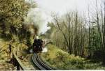 Von Sterine Renne her kommt dieser Zug. Er passiert die Beladungsanlage des ehemaligen Steinbruchs und wird nach einer 40m langen gerade-aus Prade Strecke in den Tunnel einfahren.
3.April 2007 10:50