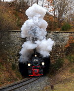 Ausfahrt (Scheinanfahrt) von 99 5901 mit IG HSB-Sonderzug am 05.02.2016 aus dem Thumkuhlental-Tunnel.