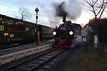 Gerade hat am Morgen des 06.02.2016 im Bahnhof Wernigerode 99 5901 an Sonderzug 1 der IG HSB angekuppelt.