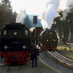 Ausfahrt von 99 222 mit Fotogüterzug am 06.02.2016 aus dem Bahnhof Drei Annen Hohne.