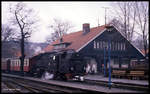 997235 fährt mit einem Personenzug aus Schierke am 14.2.1990 im Bahnhof Wernigerode Westerntor ein.