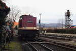  Heckenschützen ! ;-) Als 199 872 am 07.02.2016, nach Bereitstellung eines Planzuges im Bahnhof Wernigerode, diesen wieder verläßt, warten bereits etliche Foto- und Filmfreunde auf sie!