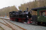 99 5901 am 07.02.2016 am Wasserkran im Bahnhof Alexisbad. Nachdem der Vorgang des Wasserfassens abgeschlossen ist, wird sie mit ihrem IG HSB-Sonderzug weiter nach Quedlinburg fahren.