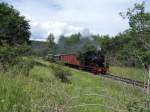 Am 23.06.2011 ist Lok 12 der Hrtsfeldbahn mit ihrem Zug kurz vor den ehemaligen Hrtsfeldwerken auf dem Weg zum Bahnhof Sgmhle.