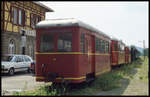 Blick am 8.7.1991 in den ehemaligen SWEG Schmalspurbahnhof Dörzbach mit diversen Museums Fahrzeugen.