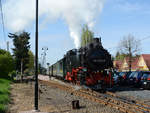 Die Schmalspur-Dampflokomotive 99 1789-9 bei der Ausfahrt aus dem Bahnhof Moritzburg.