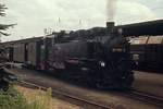 Im August 1977 steht 99 1786-5 in Radebeul abfahrbereit vor einem Personenzug nach Radeburg