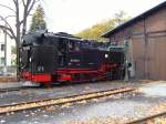 99 1789-9 hat ihren Personenzug am 17.10.2008 von Radebeul Ost nach Radeburg gezogen und wird fr die Rckfahrt mit Wasser vor dem Radeburger Lokschuppen versortgt