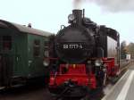 Dampflok 99 1777-4 von der Lnitzgrundbahn , am 23.10.2012 , im Bahnhof Moritzburg 