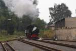 Um nach dem Wasserfassen wieder an ihren Zug P3009 nach Radebeul-Ost zu kommen, mu 99 1777 bis an den Eingangsbereich des Bahnhofes Radeburg zurcksetzen.