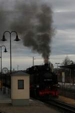 14:25 Uhr, pünktlich setzt sich 99 1798-9 in Richtung Moritzburg in Bewegung.