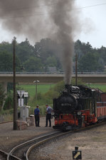 Kurz vor der Abfahrt, ist hier 99 1777-4 in Friedewald Bad.