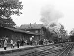 7.10.1981, Während des Jubiläums „100 Jahre Sächsische Schmalspurbahnen“ findet auf dem Bahnhof Radeburg ein Fest statt.