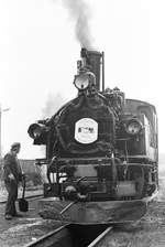 17. Oktober 1981, zum Jubiläum „100 Jahre Sächsische Schmalspurbahnen“ fand im Bahnhof Radeburg ein Fest statt, nur das Lokpersonal musste arbeiten. Lokomotive 132 der K.Sä.Sts.E.B. (99 539) steht auf der Schlackegrube 