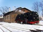 Die Lok beim Restaurieren vor dem Lokschuppen in Radeburg, 10.01.2009.