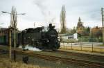 099 754-4 mit ihrem Personenzug von Radebeul Ost nach Radeburg steht am 30.01.1994 in Mortitzburg zur Abfahrt bereit.