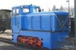 Eine kleine V10C, die unter anderem auch die Sonderzüge der Lößnitzgrundbahn zieht, abgelichtet in Radebeul Ost, 01.02.2014,12:41 Uhr 