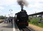 99 1762-6 steht mit Dampf mit einem Personenzug von Radebeul-Ost nach  Moritzburg.
Aufgenommen von Bahnsteig von Radebeul-Ost.
Bei Sommerwetter am Mittag vom 23.7.2015.