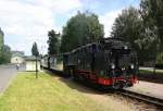 99 1762-6 zieht rückwärts  einen Personenzug von Moritzburg nach  Radebeul-Ost.
Bei der Ausfahrt von Moritzburg.  
Aufgenommen in Moritzburg.
Bei Sommerwetter am Mittag vom 23.7.2015.