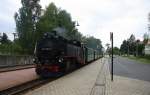 99 1762-6 kommt mit viel Dampf in und hielt in Moritzburg mit einem Personenzug von  Radebeul-Ost nach Radeburg.
Aufgenommen von Bahnsteig von Moritzburg. 
Bei Sommerwetter am Nachmittag vom 23.7.2015.