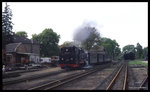 99739 steht am 17.5.1996 um 16.20 Uhr abfahrbereit mit dem RB 167439 nach Radebeul im Bahnhof Radeburg.