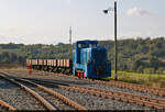 Historisches Eisenbahnwochenende im Mansfelder Land    Lok 35 (LKM V 10 C) ist im Bahnhof Hettstedt Kupferkammerhütte mit fünf offenen Güterwagen abgestellt.