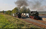 Historisches Eisenbahnwochenende im Mansfelder Land

Vorbei an ihrer Schwester mit der Nr. 10 und unter Beachtung einiger Fotografen, dampft der vorletzte Zug nach Benndorf mit Lok 11 (Orenstein & Koppel D h2t) aus dem Bahnhof Hettstedt Kupferkammerhütte.

🚂 Zug 145 Hettstedt Kupferkammerhütte–Benndorf
🚩 Mansfelder Bergwerksbahn (MBB)
🕓 26.9.2021 | 16:23 Uhr