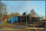 Die Lok 35 der Mansfelder Bergwerksbahn steht am 18.01.2015 mit einem Personenzug im Bahnhof Benndorf.