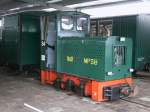Lok Nr.34 ist eine Ns2f Diesellok auf 600 mm Spurweite.Die Lok zhlt zum Bestand von der MPSB.Die Lok stand am 13.April 2013 im Schwichtenberger Lokschuppen und konnte durch das geffnete Tor