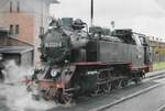 Dampflokomotive Schmalspur 992323-6 in Pose
