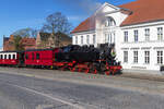 99 2322-8 vor dem Prinzenpalais in Bad Doberan - 17.04.2022