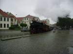 Die Neubaulok des Molli aus dem Jahr 2009, zieht am 31.08.2011 ihren Zug zum Bahnhof Bad Doberan, nachdem sie den Haltepunkt in der Stadtmitte bedient hatte.