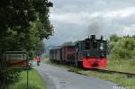 Begegnung der besonderen Art: Links das Ortsschild nach Plettenberg und rechts die gleichnamige Tramdampflok! Die Tramwaydampflok  Plettenberg  des DEV war am 14.7.2012 auf der Sauerlnder Kleinbahn zu Gast.