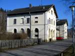 Das Empfangsgebude des Bahnhofs Mulda von der Schmalspurseite aus gesehen,18.02.07