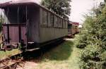 In Lindenberg steht im Sommer 1997 dieser Schmalspurwagen.