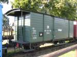 Schmalspur-Stckgutwagen Gww [97-51-76] der  DR  auf der Prignitzer Kleinbahn, auch  POLLO  genannt, Mesendorf [20.08.2011]