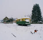 Ein Wismarer im Winter: Wismarer Schmalspurschienenbus der Bauart  Hannover  Typ E (kleines  Schweineschnäuzchen ) mit der Werknummer 21123 bei der  Öchsle Schmalspurbahn GmbH  (1985).