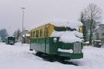 Ein Wismarer im Winter (1985): Wismarer Schmalspurschienenbus der Bauart  Hannover  Typ E (kleines  Schweineschnäuzchen ) bei der  Öchsle Schmalspurbahn GmbH . Der Wagen sollte bei der Museumsbahn nach einem Umbau regulär eingesetzt werden. Eine Umspurung des Wagens war nötig,  da er von der Borkumer Kleinbahn (BKB) mit einer Spurweite von 900 mm stammte. Ursprünglich war auf der Borkumer Ostlandbahn (Marinebahn) unterwegs, er war also zunächst als Armeeschienenbus eine absolute Ausnahme. Nach seiner Nutzung bei der Marine wechselte er zur Borkumer Kleinbahn als Wismarer Schienenbus T 2 BKB. Über Umwege gelangte er 1984/85 zum  Öchsle . Er war da schon im Besitz einer Privatperson. Beim  Öchsle  war er der Wismarer Schienenbus VT 1. Leider ist nichts weiter über ihn bekannt, er ist sozusagen  verschollen .