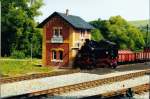 Fotoveranstaltung Steinbach 2000 - Gastlok 99 1713-9 mit Gterzug am Wasserhaus in Steinbach